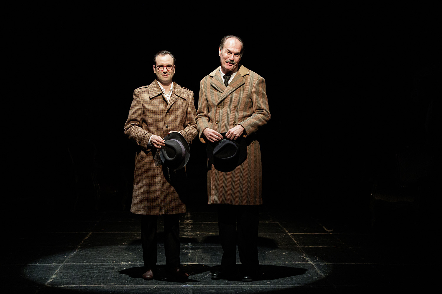 pozornica-ili-mrak-pun-stomak-ili-rat3