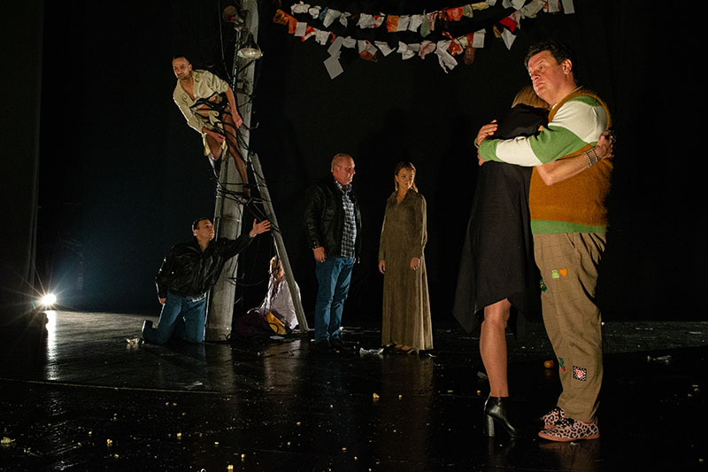 jedna-klupa-jedna-kuca-i-groblje-sta-nam-vise-za-zivot-treba1