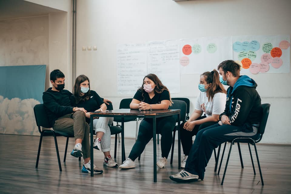 premijera-predstave-da-li-da-ostanem-ili-da-odem2