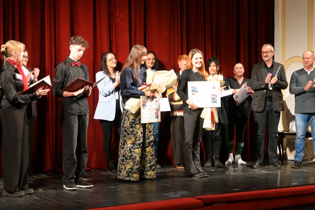 sjaj-zvezda-na-plafonu-najbolja-predstava-7-fas-festivala1