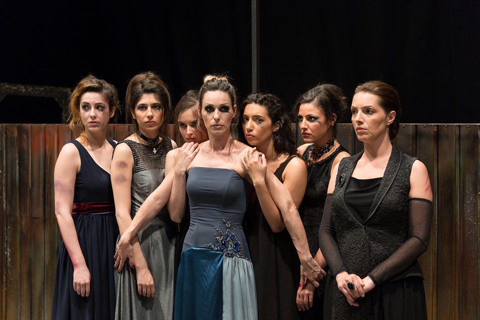 zene-iz-troje-np-pristina